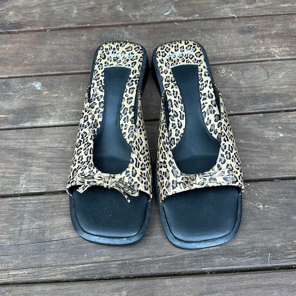 Cheetah print sandals size 10 NWOT